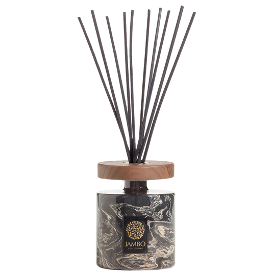 Konoko Reed Diffuser – marble-like diffuser with rhum, saffron, and oudh fragrance from Jambo Exclusivo Collection.