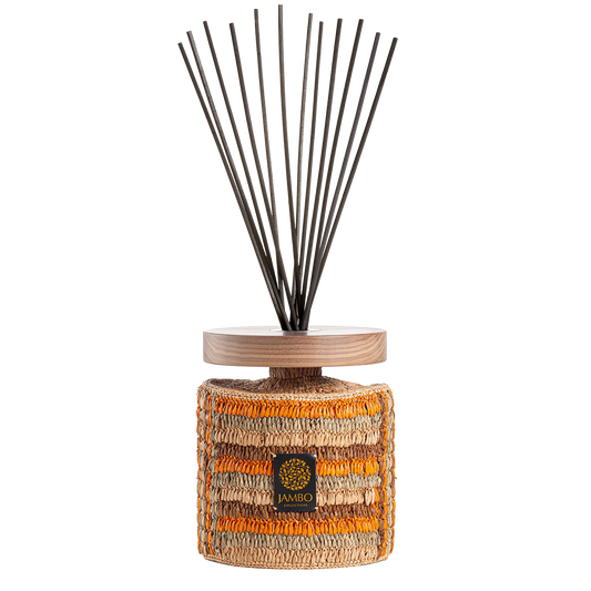 MASOALA Raffia Diffuser from Jambo Exclusivo – natural woven diffuser with vanilla, plum, and cedarwood notes.