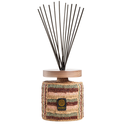 Isalo Raffia Diffuser – handcrafted raffia decor with cinnamon, clove, and amber fragrance notes from Jambo Exclusivo.