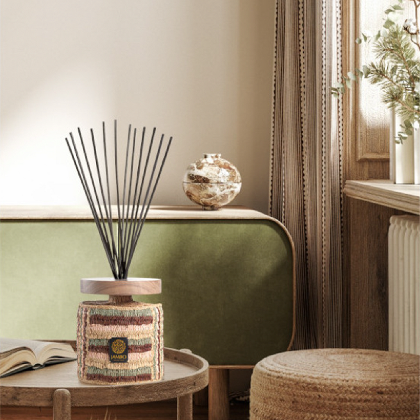 Isalo Raffia Diffuser – handcrafted raffia decor with cinnamon, clove, and amber fragrance notes from Jambo Exclusivo.