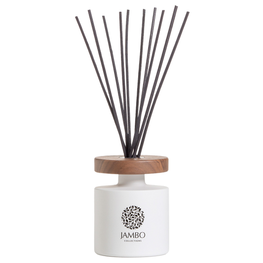 Papua Reed Diffuser – matte-white luxury diffuser with apple, mint, cocoa, and moss notes from Jambo Prestigio Collection.