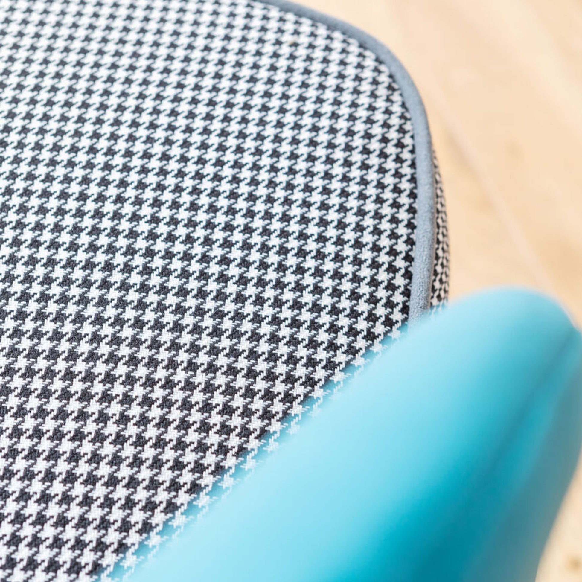 ELLEN Bluegreen Chair with velvet backrest and houndstooth seat cushion