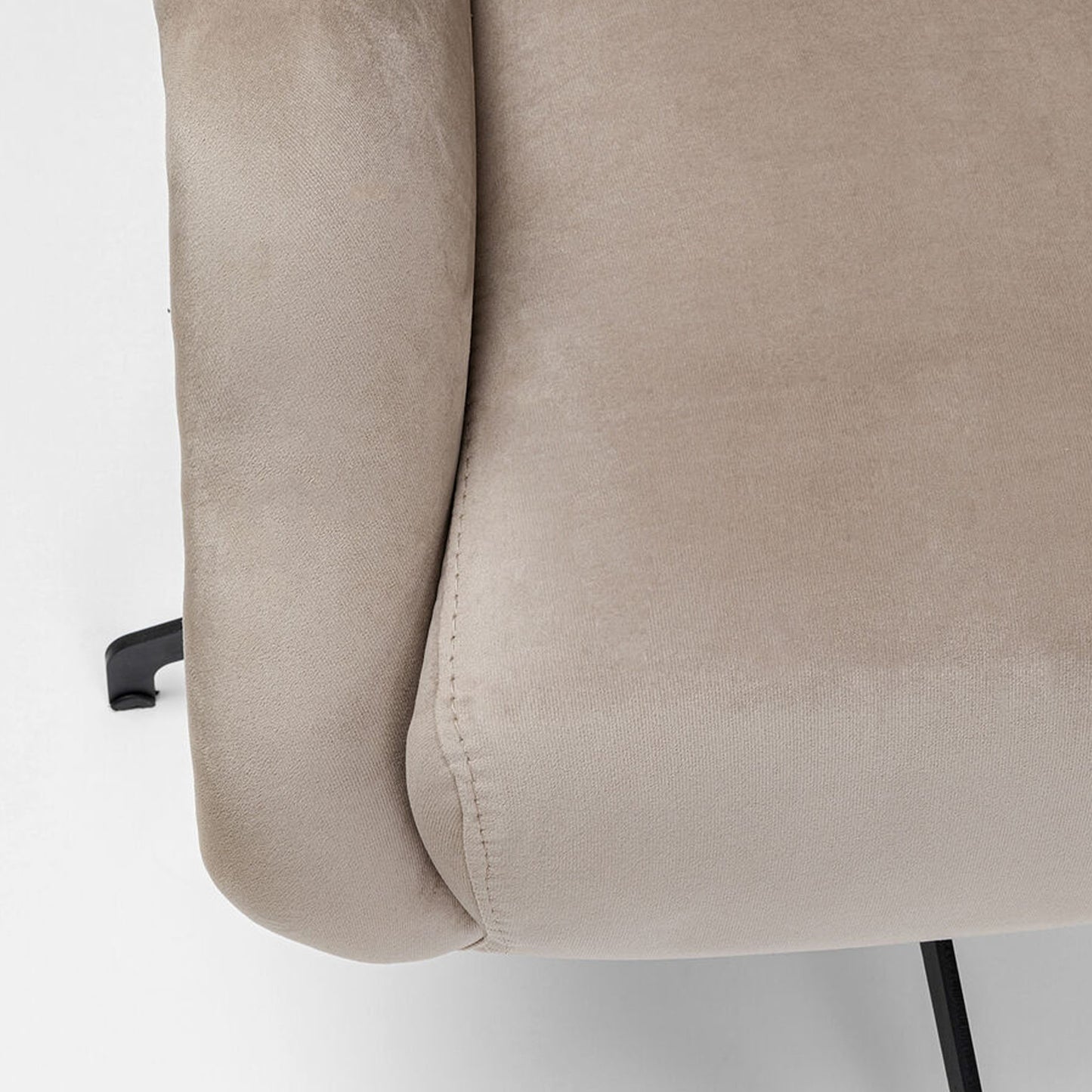 KEANU Velvet Taupe Armchair with tufted backrest and curved armrests