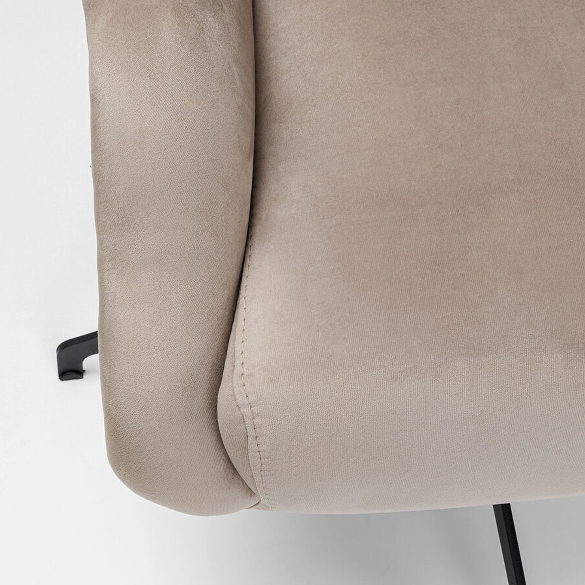 KEANU Velvet Taupe Armchair with tufted backrest and curved armrests