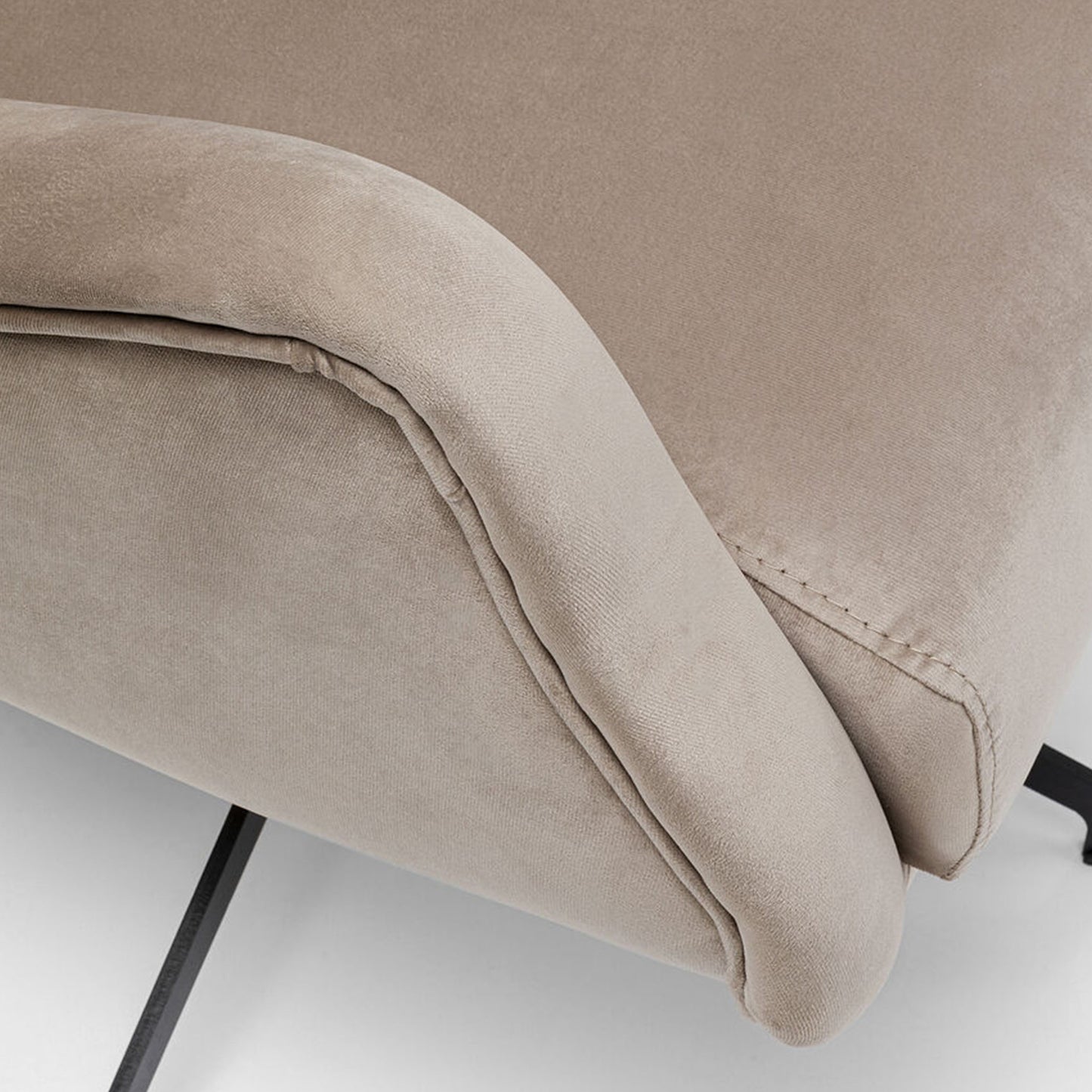 KEANU Velvet Taupe Armchair with tufted backrest and curved armrests