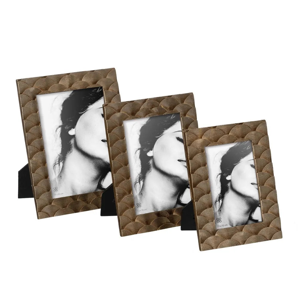 Shauna old-gold polyresin photo frame with intricate wave design for 13x18cm photo