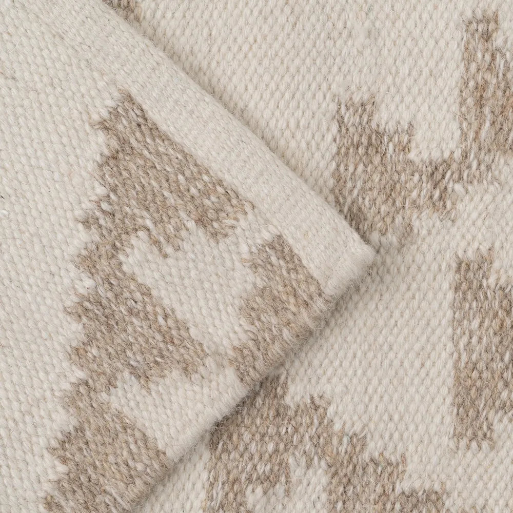 Sofia natural white wool-cotton carpet with diamond pattern