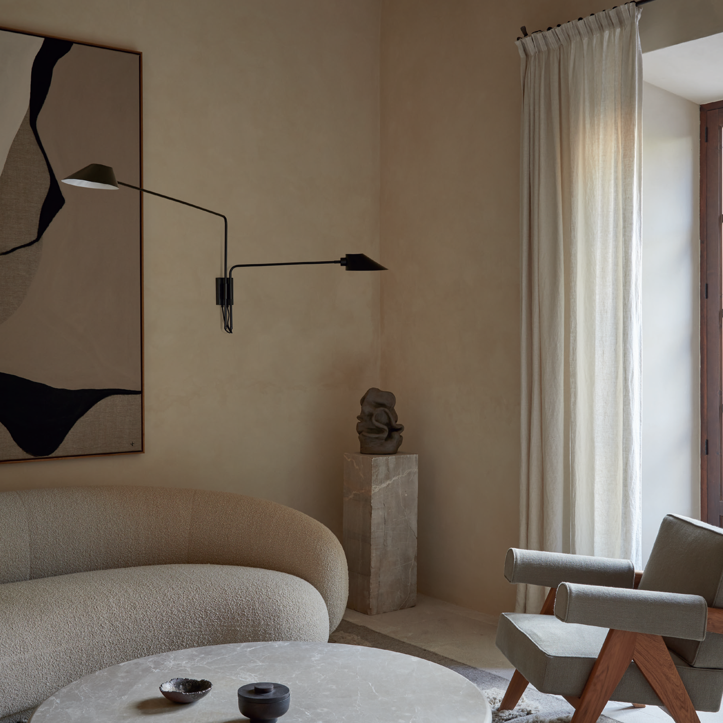RUSSELL Dual Wall Light in matt black with adjustable dual-tone tulip shade for modern lighting