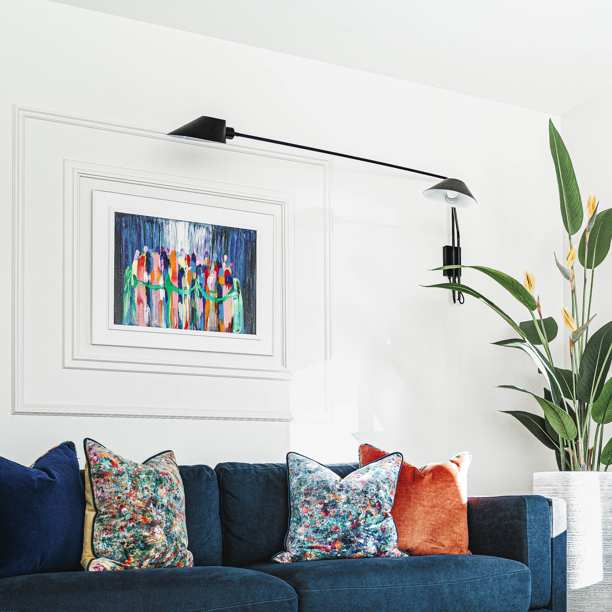 RUSSELL Dual Wall Light in matt black with adjustable dual-tone tulip shade for modern lighting