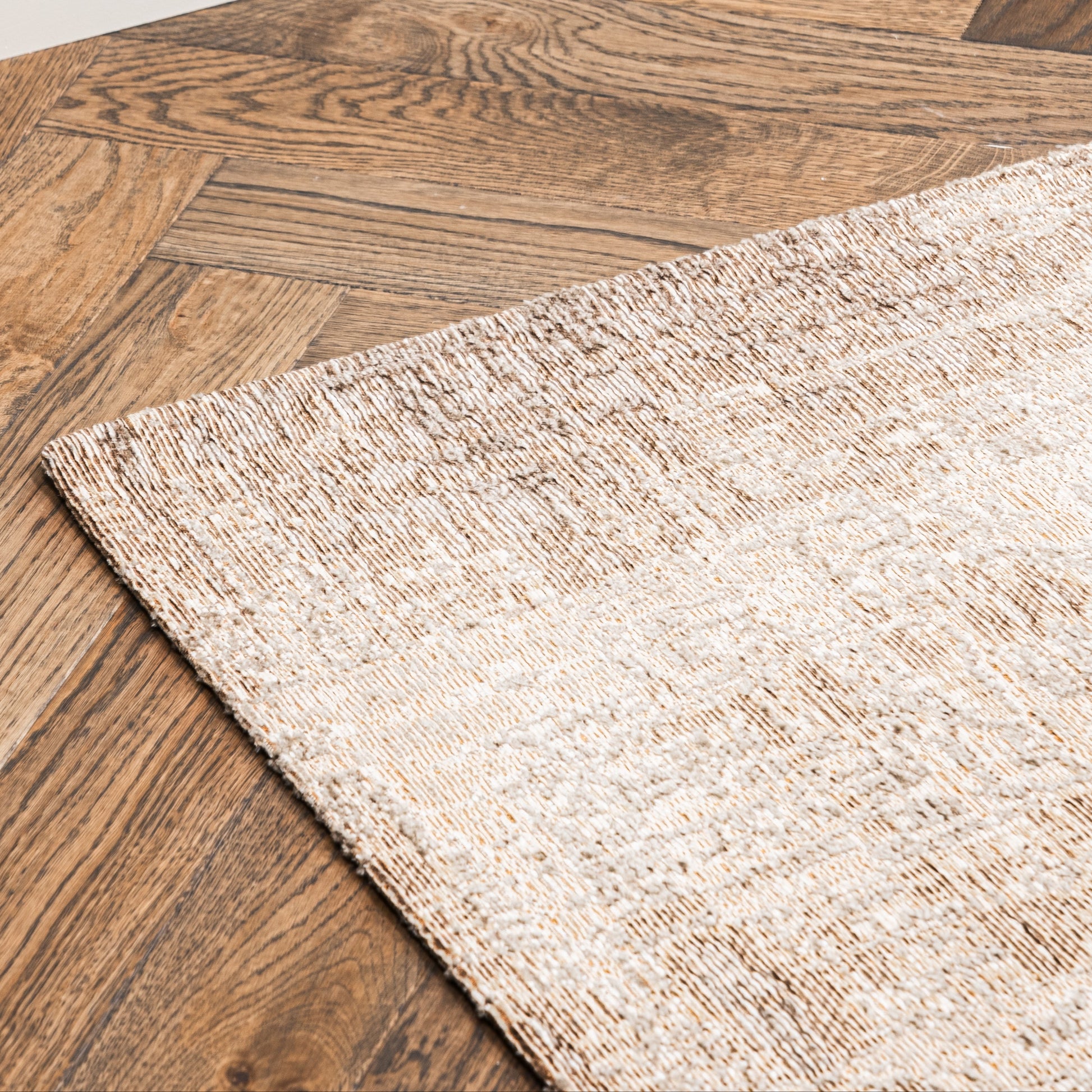 ELON Vintage rug with orange tones and intricate design, crafted from acrylic blend.