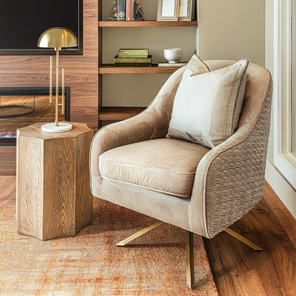 MARGOT Elegant neutral swivel chair with gold legs.