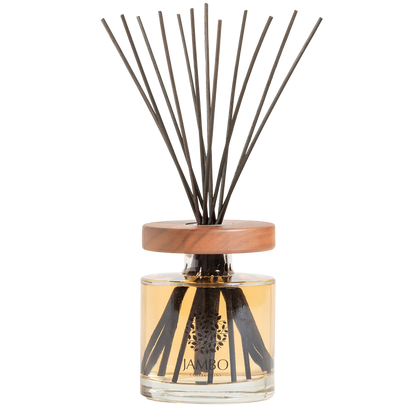 Iguazu Reed Diffuser – elegant glass diffuser featuring pink pepper, raspberry, and leather fragrance from Jambo Elegante.