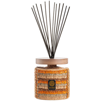 MASOALA Raffia Diffuser from Jambo Exclusivo – natural woven diffuser with vanilla, plum, and cedarwood notes.