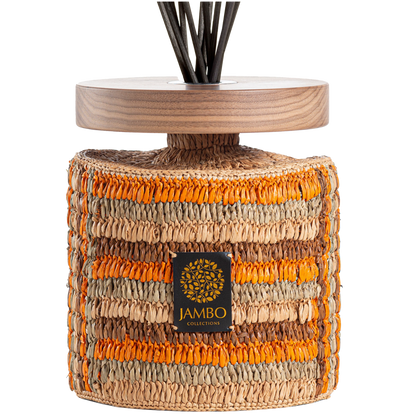 MASOALA Raffia Diffuser from Jambo Exclusivo – natural woven diffuser with vanilla, plum, and cedarwood notes.